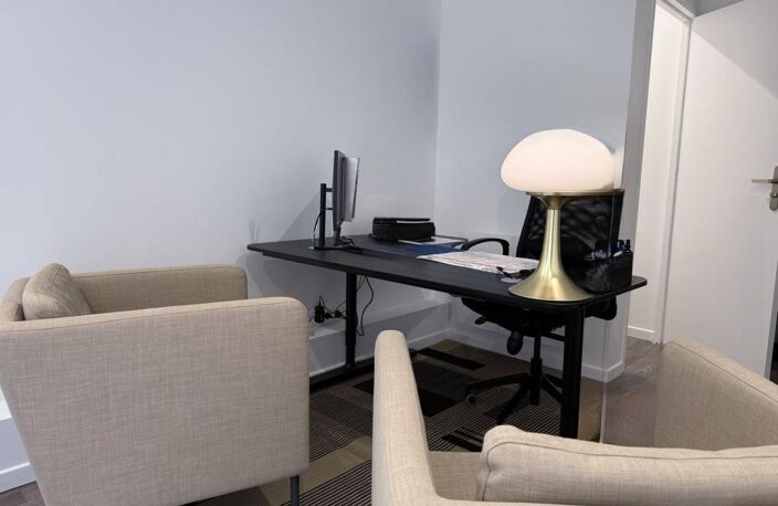 Local commercial / bureau — photo 3