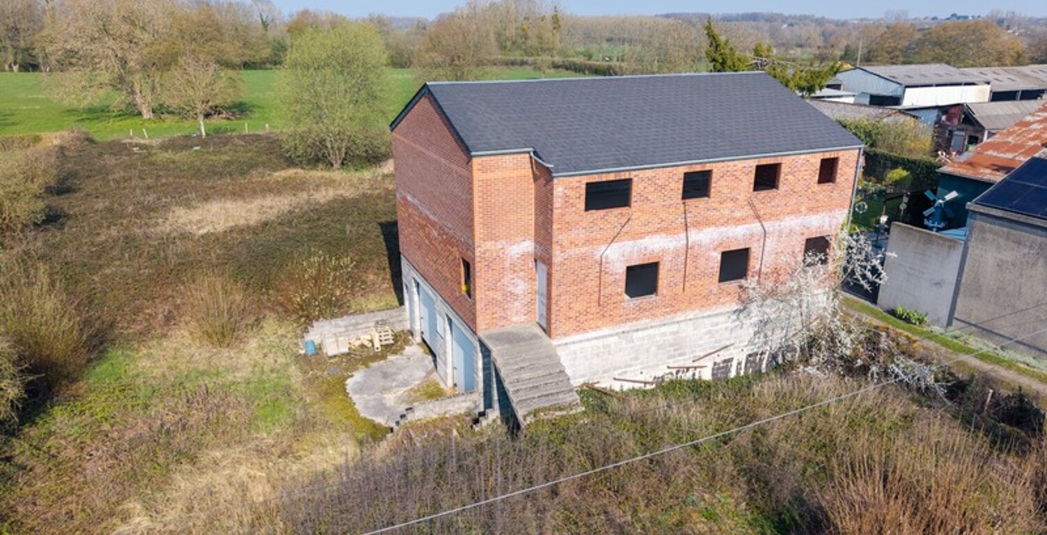 Bâtiment commercial à aménager avec forte visibilité sur axe passant – Bavay — photo 1