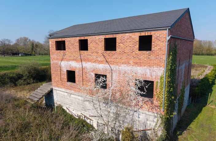 Bâtiment commercial à aménager avec forte visibilité sur axe passant – Bavay — photo 3