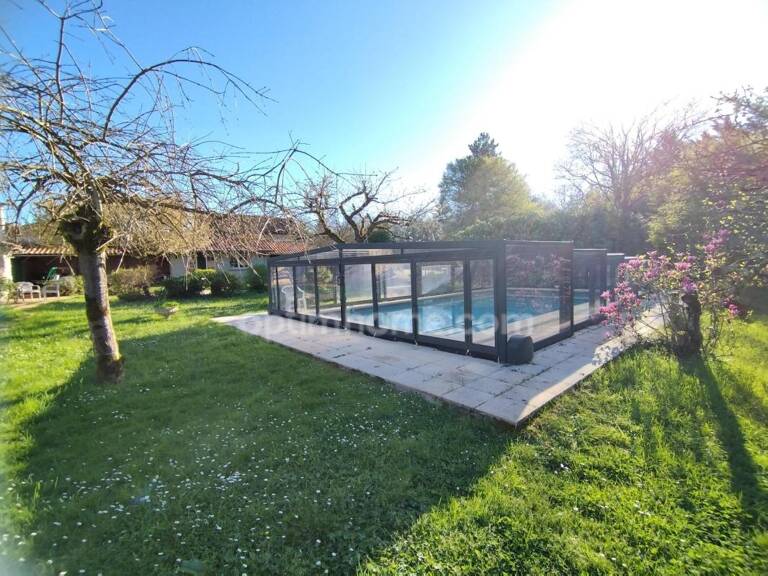 Charente, proche La Rochefoucauld, maison 200 m², piscine couverte avec terrain 5529 m² — photo 1
