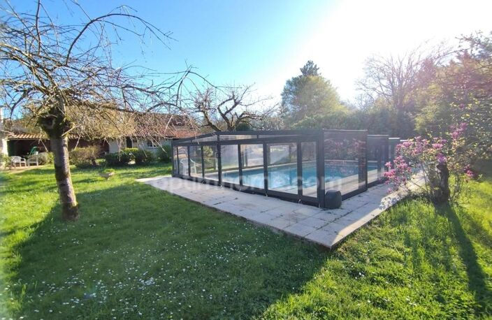 Charente, proche La Rochefoucauld, maison 200 m², piscine couverte avec terrain 5529 m² — photo 2