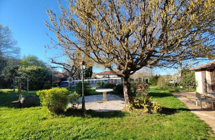 Charente, proche La Rochefoucauld, maison 200 m², piscine couverte avec terrain 5529 m² — photo 5