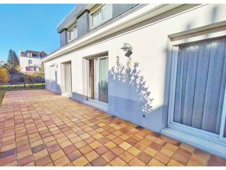 Maison à vendre 9 pièces VANNES (56)-Garage-jardin — photo 1