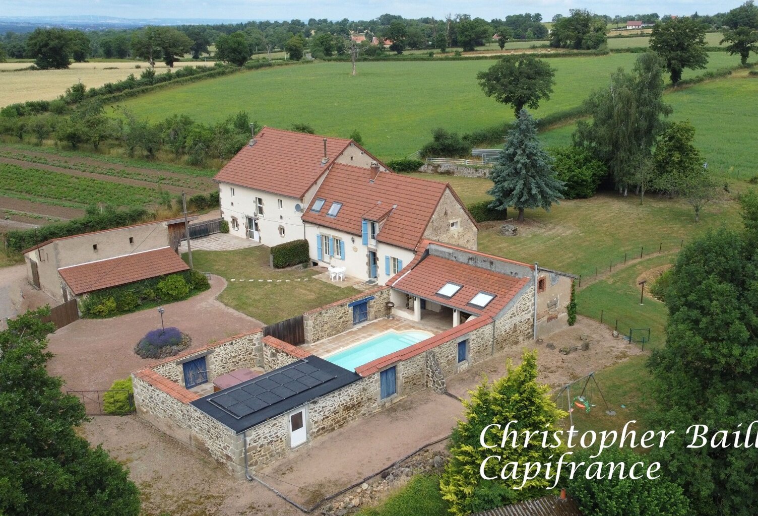 Belle propriété, rénovée récemment, avec gîtes sur 3761 m² de terrain — photo 1