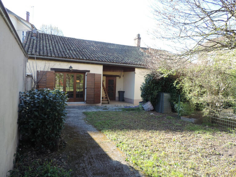 Dpt Ain (01), à vendre BOURG EN BRESSE, maison de caractère avec dépendance et fort potentiel – Terrain de 570 m² — photo 1