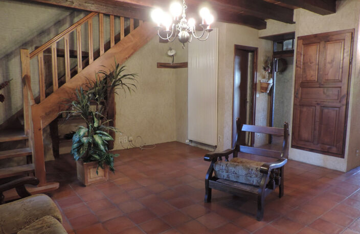 Dpt Ain (01), à vendre BOURG EN BRESSE, maison de caractère avec dépendance et fort potentiel – Terrain de 570 m² — photo 3