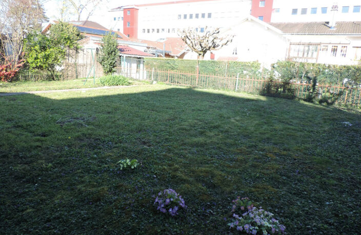 Dpt Ain (01), à vendre BOURG EN BRESSE, maison de caractère avec dépendance et fort potentiel – Terrain de 570 m² — photo 4