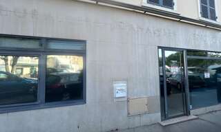 Commerce  68 m² à louer à Saint-Genis-Laval (69230)