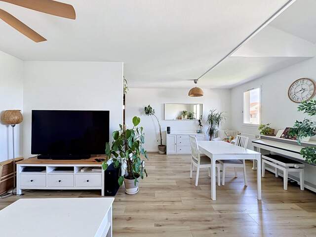 Appartement T4 98 m² dernier étage avec ascenseur - centre-ville calme - 3 chambres - cave — photo du bien
