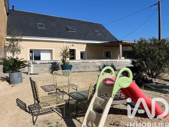 Bazouges-Sur-Le-Loir - 174m² - 6p. - 5ch.