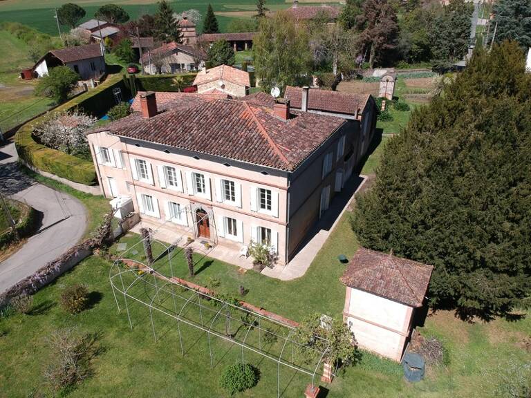 MAISON DE MAITRE AVEC  DEPENDANCES DEUX PIGEONNIERS SUR PARC DE 5000M² — photo 1