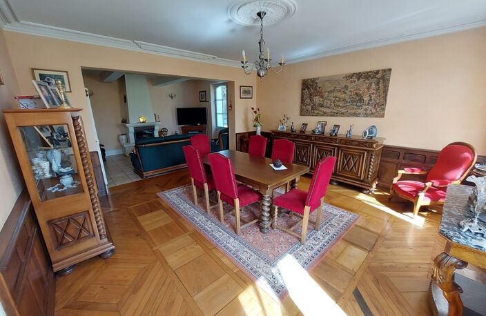 MAISON DE MAITRE AVEC  DEPENDANCES DEUX PIGEONNIERS SUR PARC DE 5000M² — photo 3