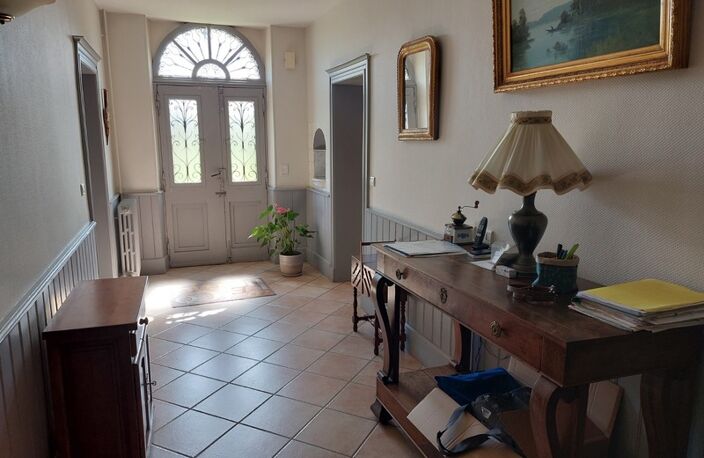 MAISON DE MAITRE AVEC  DEPENDANCES DEUX PIGEONNIERS SUR PARC DE 5000M² — photo 4