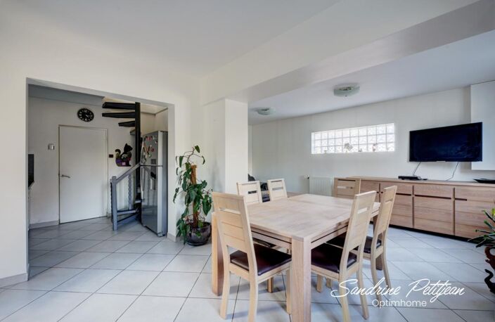 Maison à vendre 94 m² - 5 pièces - parcelle 469 m² - Vaulx en Velin Secteur Rize — photo 5