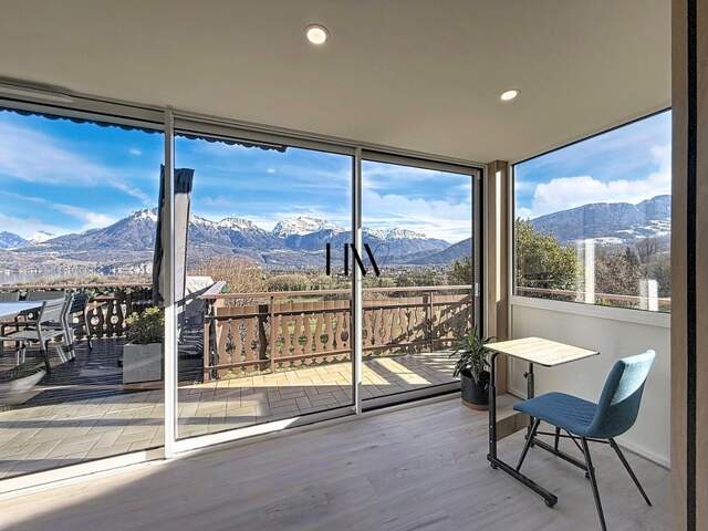 Chalet à vendre - entièrement rénovée avec vue panoramique lac et montagne -  8 pièces SEVRIER (74) — photo du bien