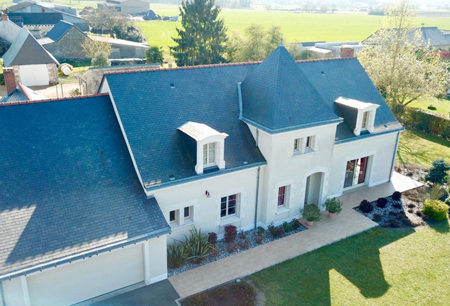 Dpt Maine et Loire (49), à vendre proche d' ANGERS maison P9  Vie de plain pied — photo 1