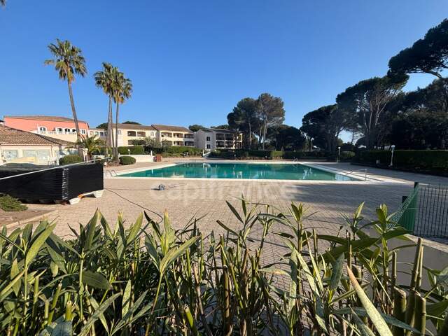 Appartement à vendre 2 pièces SAINT RAPHAEL (83), 2 piscines, golf, gardien, snack, aire de jeux pour enfants !! — photo du bien