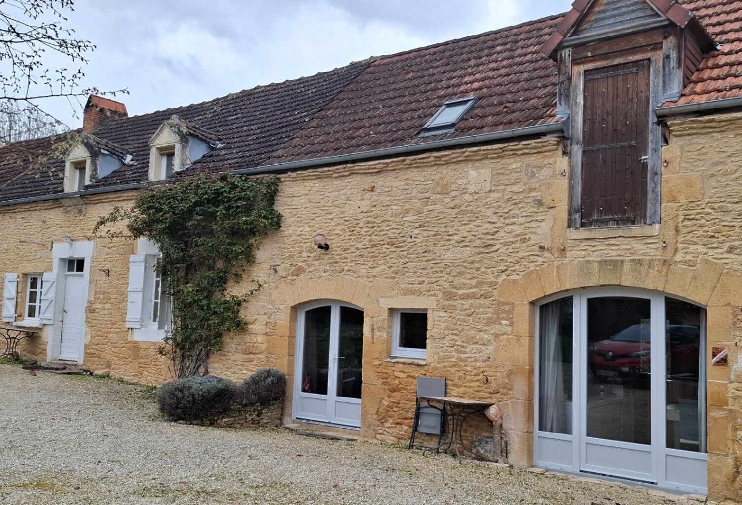 SAINT GENIES (24), vente propriété 277 m2 sur 4 ha, gîtes en activité — photo 1