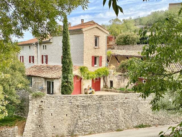 Dpt Gard (30), à vendre proche de BARJAC, aux portes de l'Ardèche, ancien Mas avec gîtes de 350 m² - Terrain de 5 000 m² avec piscine — photo du bien