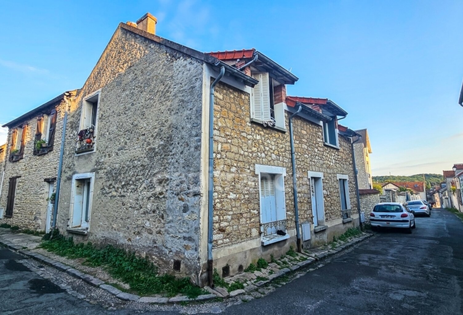 Appartement T1 en bon état avec place de parking privative à vendre 1 pièces ETRECHY (91) — photo 1