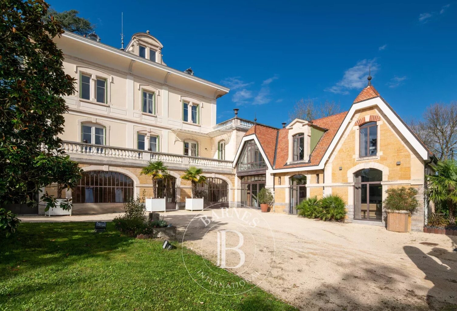 Dommartin - Propriété d'exception  de 1870  - Dépendances - Parc de  6 416 m²  - Piscine — photo 1