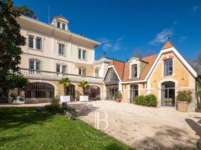 Dommartin - Propriété d'exception  de 1870  - Dépendances - Parc de  6 416 m²  - Piscine — photo du bien