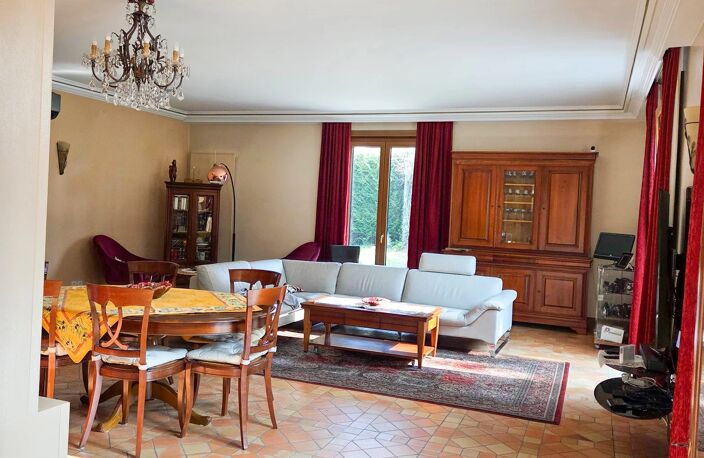 RARE MAISON SUR PARCELLE ARBORÉE DE 2 700 M² — photo 2