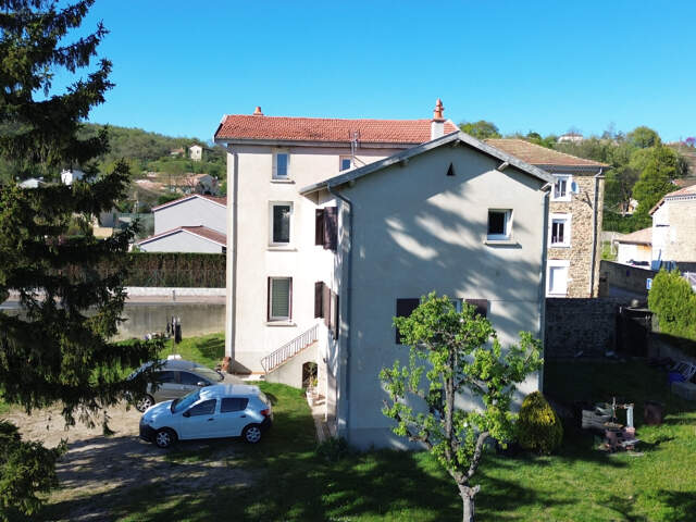 A VENDRE - Maison divisée en 2 appartements avec locataires — photo du bien