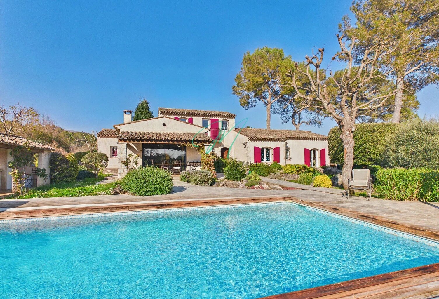 ROQUEFORT-LES-PINS : Villa dessinée par Maestracci — photo 1