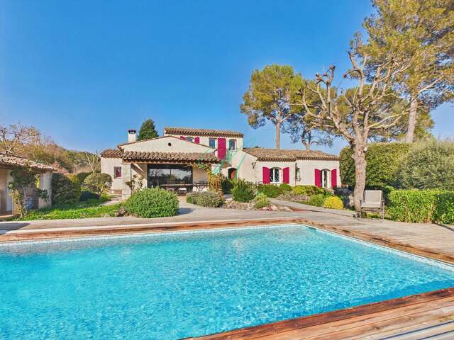 ROQUEFORT-LES-PINS : Villa dessinée par Maestracci — photo du bien