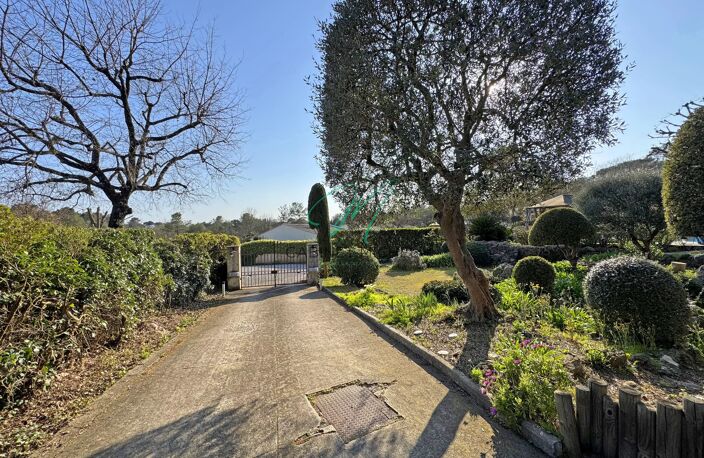 ROQUEFORT-LES-PINS : Villa dessinée par Maestracci — photo 2