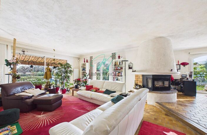 ROQUEFORT-LES-PINS : Villa dessinée par Maestracci — photo 3