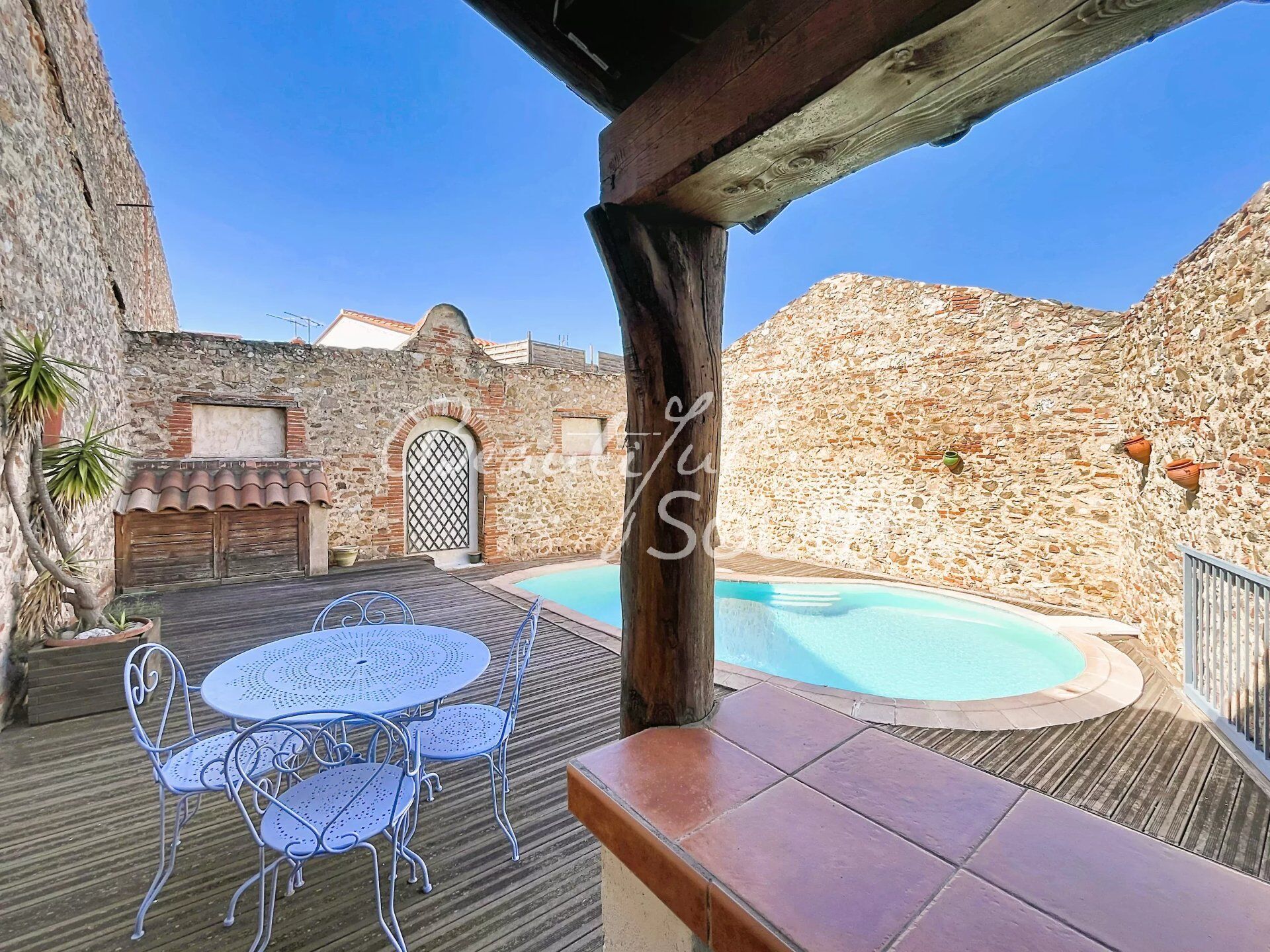 Maison de Village   T6 à vendre Fourques 66300