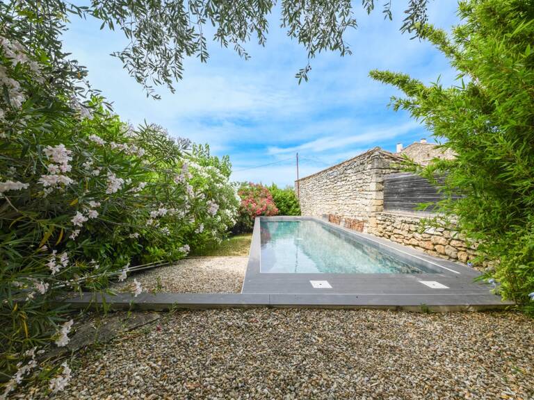 Maison de village en pierre avec jardin et piscine — photo 1