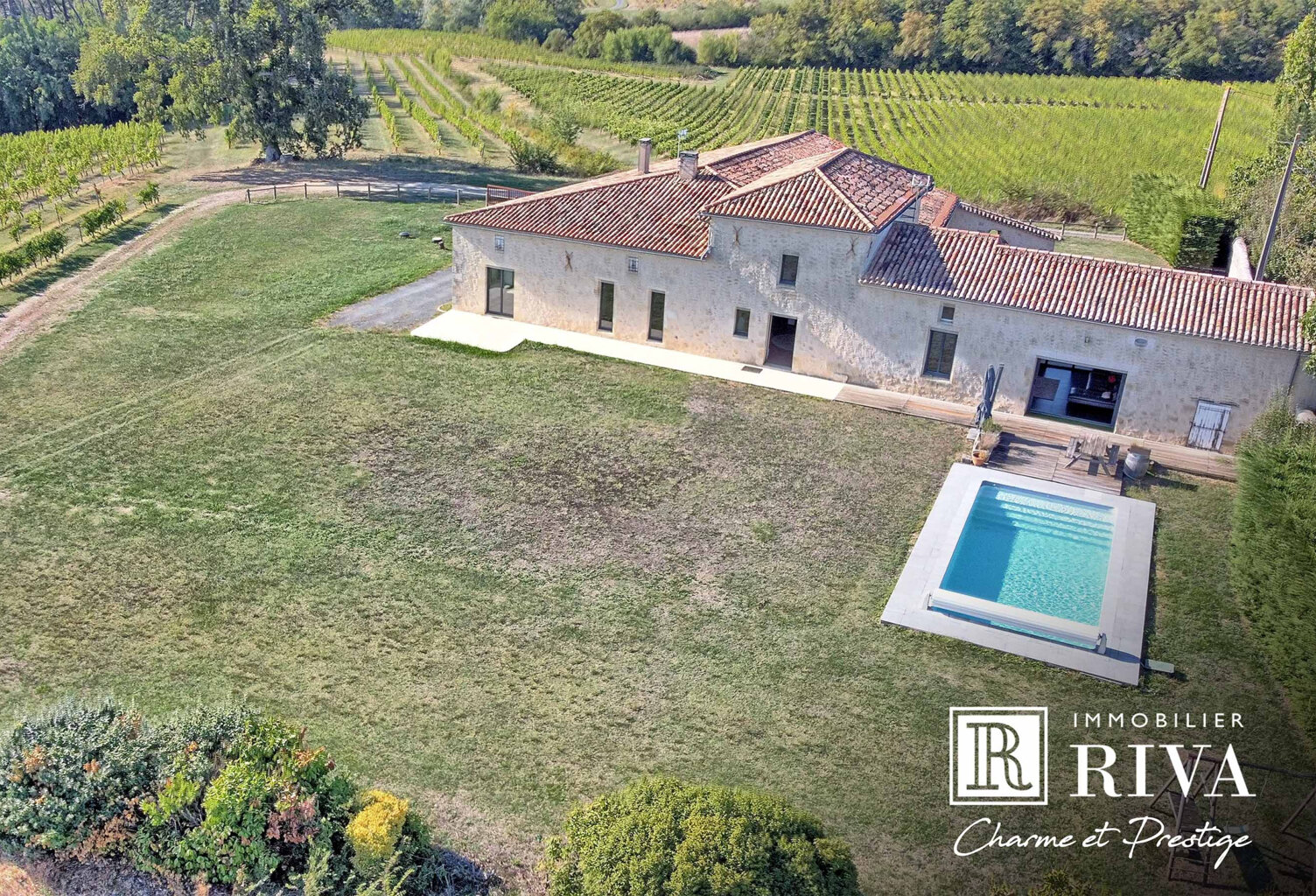 BATISSE EN PIERRE RENOVEE - 205 M2 - TERRAIN DE 3500M2 (OU P — photo 1
