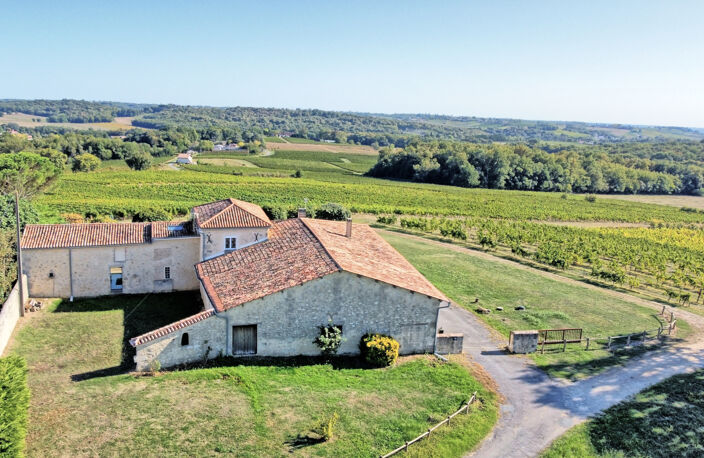 BATISSE EN PIERRE RENOVEE - 205 M2 - TERRAIN DE 3500M2 (OU P — photo 2