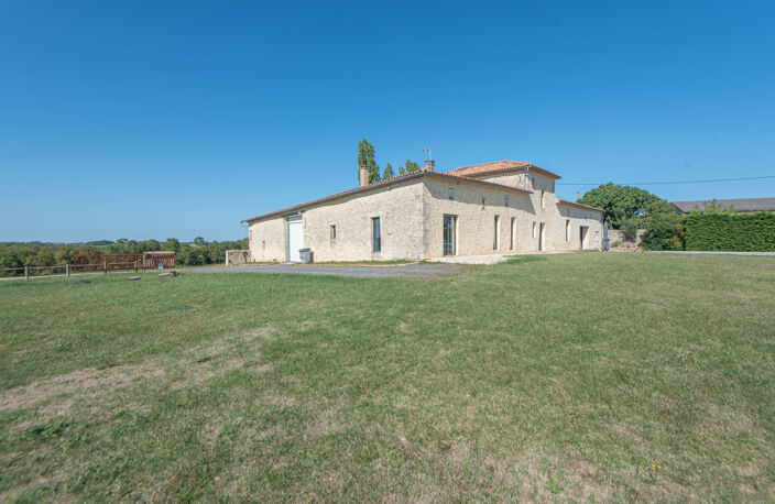 BATISSE EN PIERRE RENOVEE - 205 M2 - TERRAIN DE 3500M2 (OU P — photo 4