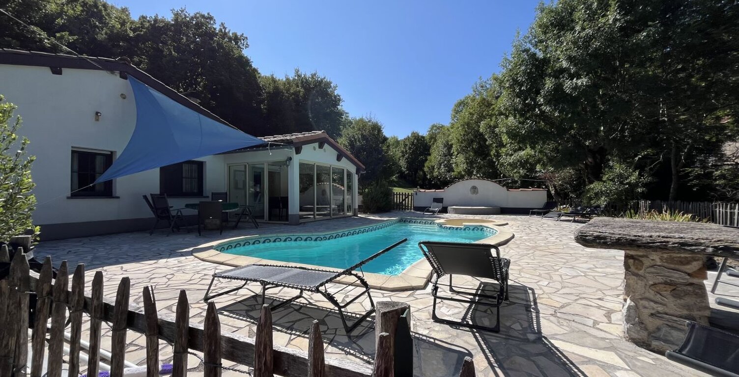 Villa AVEC GARAGES, TERRAIN, PISCINE — photo 1