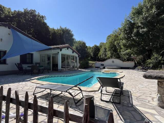 Villa AVEC GARAGES, TERRAIN, PISCINE — photo du bien
