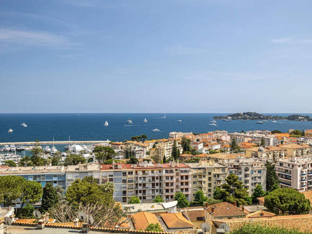 190M2 VUE MER appartement entièrement rénové de luxr à Beaul — photo du bien