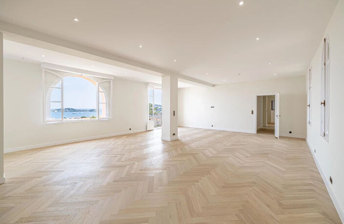 190M2 VUE MER appartement entièrement rénové de luxr à Beaul — photo 2