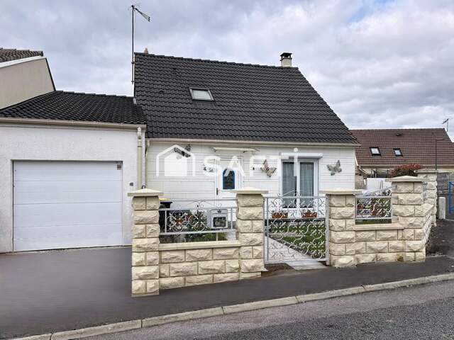 Maison familiale avec jardin, garage et sous-sol — photo du bien