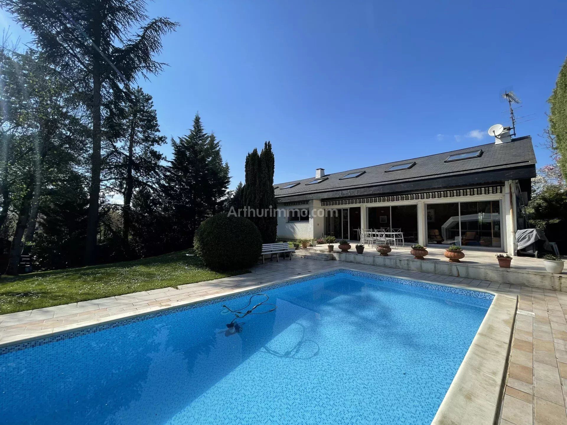 Maison 9 pièces 243 m² · à Étiolles · 243 m² · 695 000 €