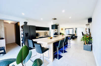 Vente villa T6 - local professionnel - garage - piscine — photo du bien