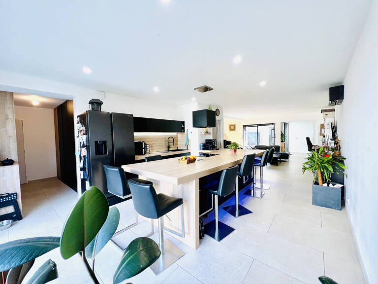 Vente villa T6 - local professionnel - garage - piscine — photo 1