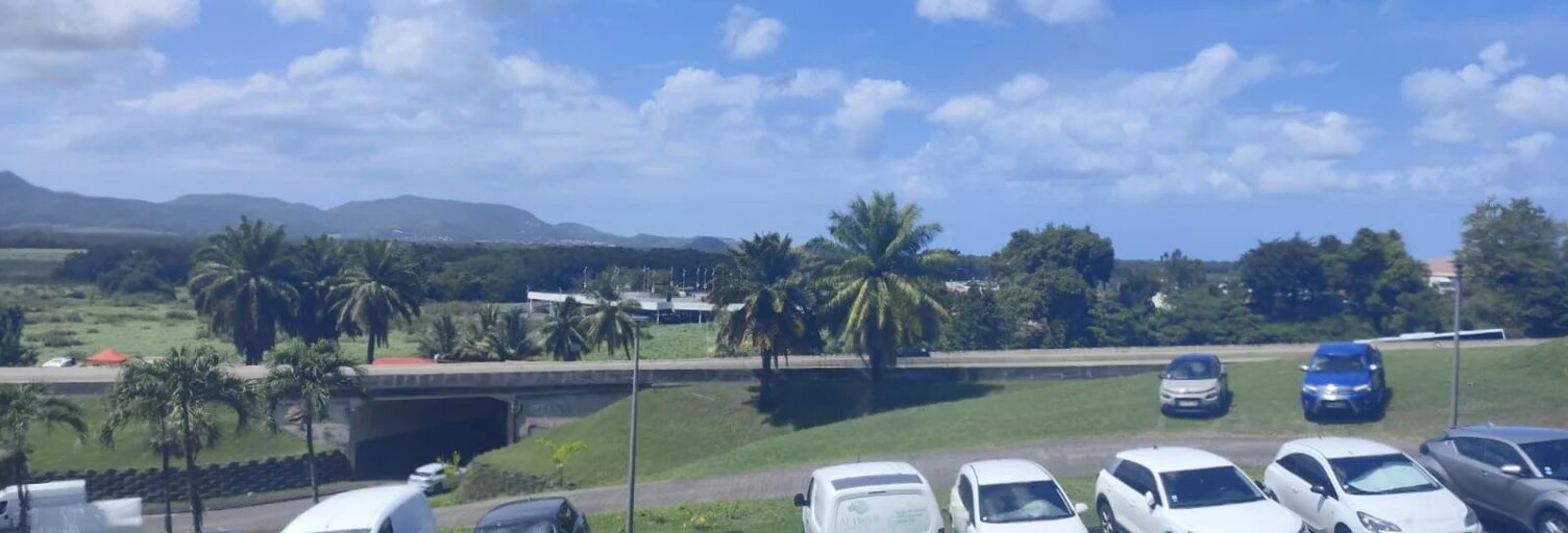 Commerce 4 Pièces  m² à louer à Ducos (97224)