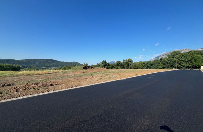 Terrain plat viabilisé 586 m² — photo 2