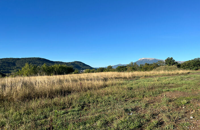 Terrain plat viabilisé 586 m² — photo 3