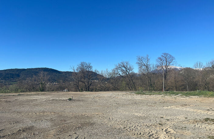 Terrain plat viabilisé 586 m² — photo 4