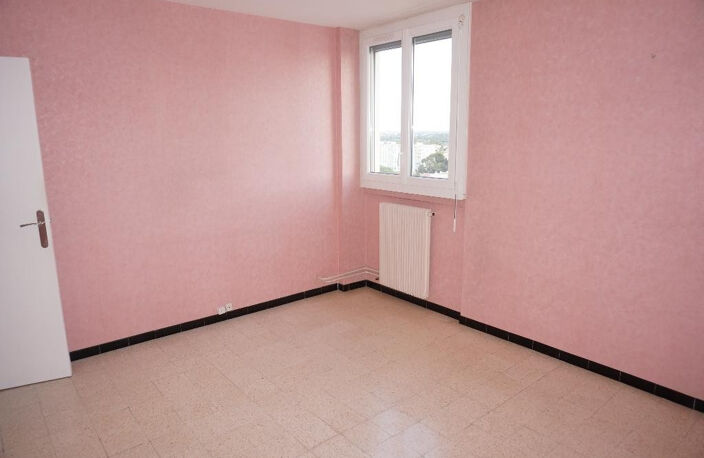 Est de  Nîmes dans copropriété sécurisée P3/P4 en très bon é — photo 4